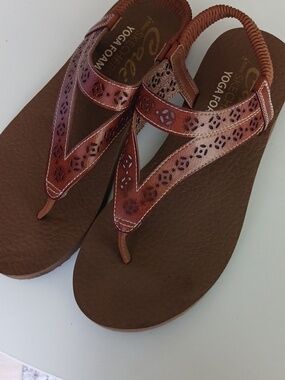 Skechers Cali Yoga Foam Sandles Size 8.5 NWOT